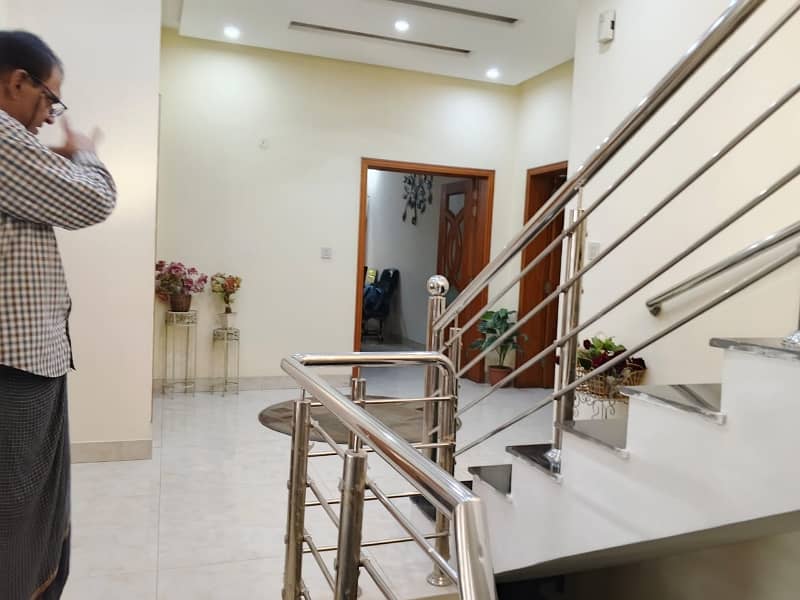 Gulberg 3 corner house for sale 25