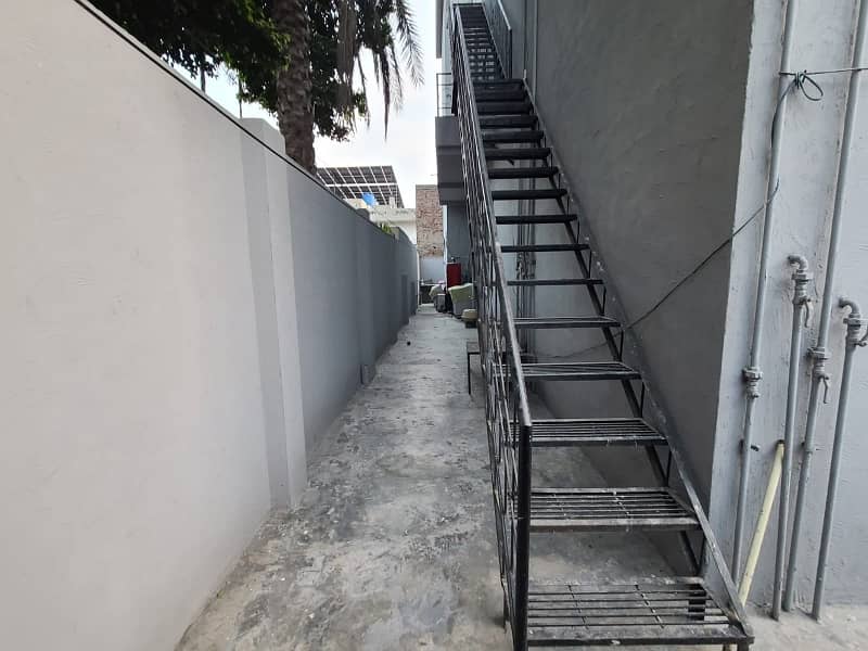 Gulberg 3 corner house for sale 27