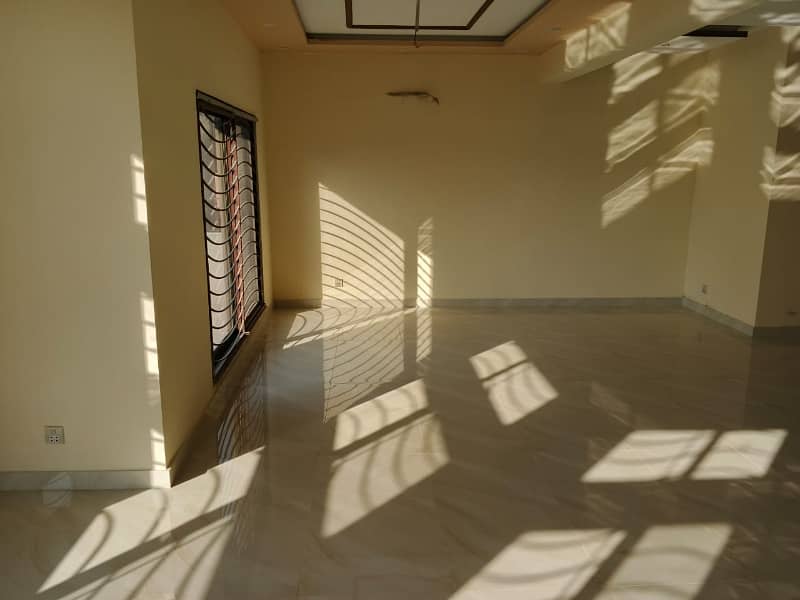 Gulberg 3 corner house for sale 28