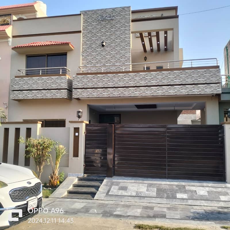 Prime 10 Marla Double-Storey Home In Central Park'S Vip Lane A-Block 0