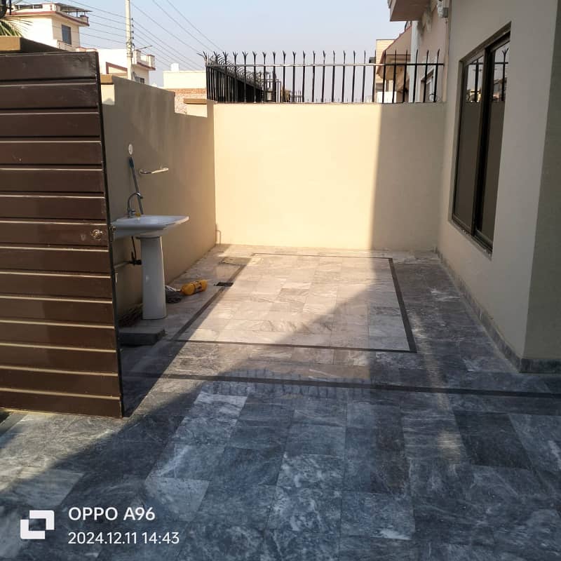Prime 10 Marla Double-Storey Home In Central Park'S Vip Lane A-Block 3