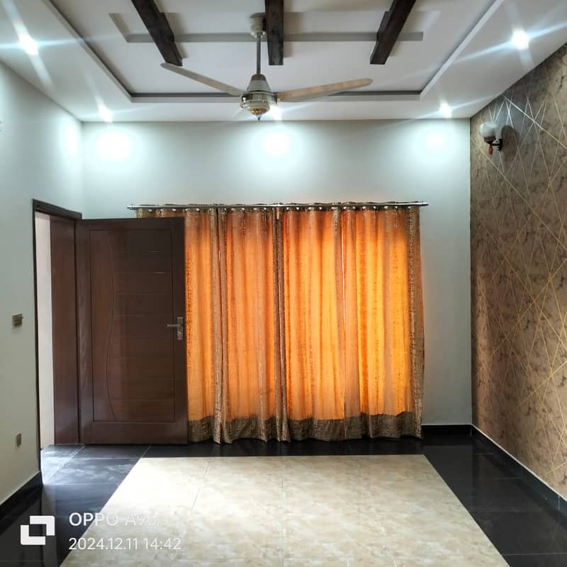 Prime 10 Marla Double-Storey Home In Central Park'S Vip Lane A-Block 10