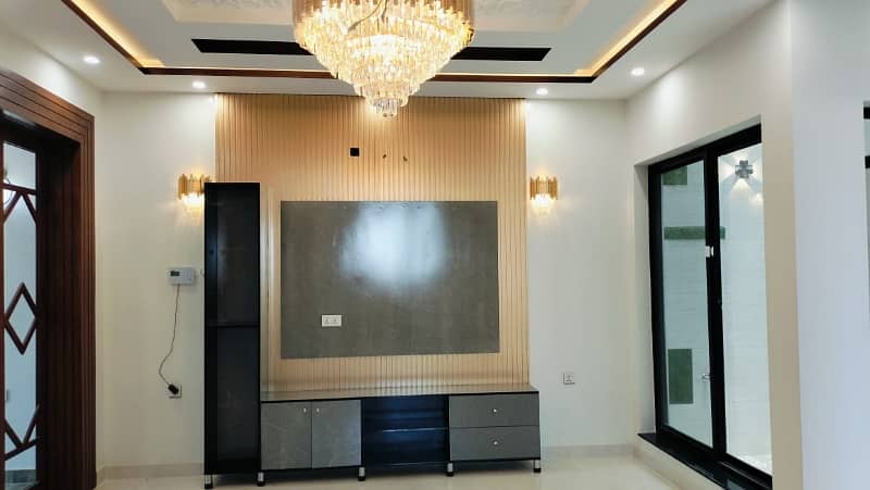 A 10 Marla House Is Up For Grabs In Bahria Town 1