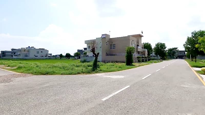10 Marla Plot Avilable Fore Sale Prime Loctaion 2