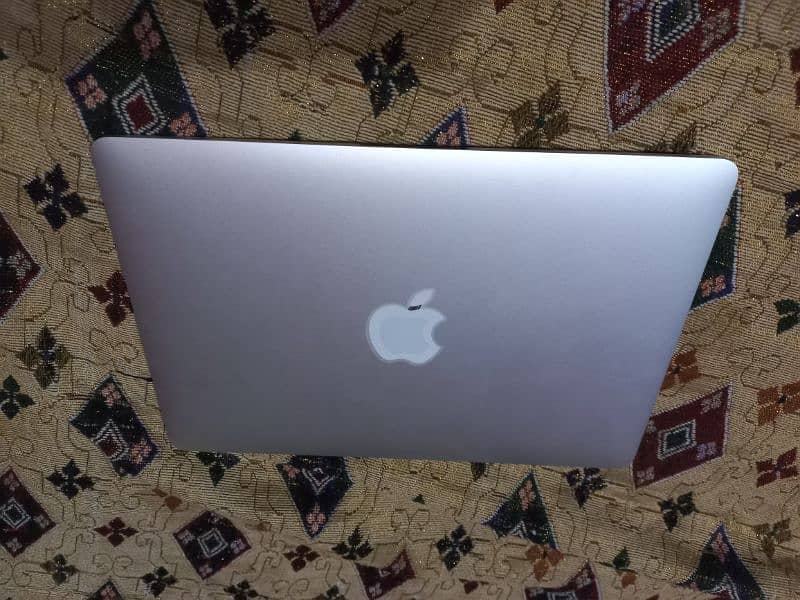 Macbook Air 2019 with apple mouse 0