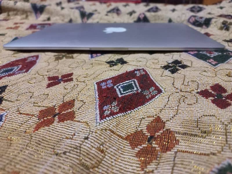 Macbook Air 2019 with apple mouse 1