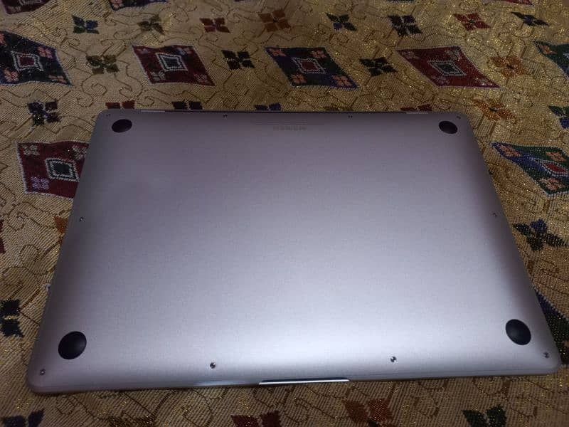 Macbook Air 2019 with apple mouse 2