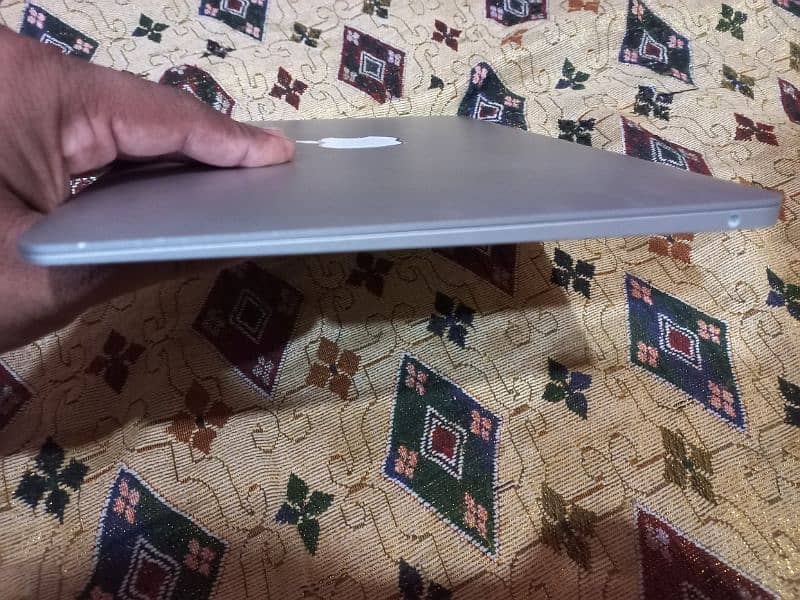 Macbook Air 2019 with apple mouse 3