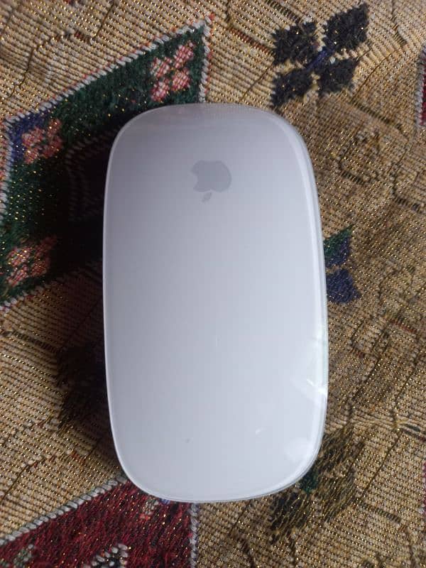 Macbook Air 2019 with apple mouse 8