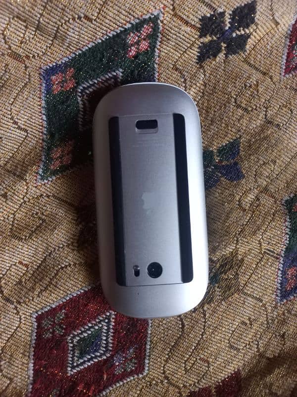 Macbook Air 2019 with apple mouse 9