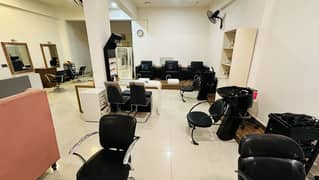 Running Beauty saloon for sale / parlour / In Karachi