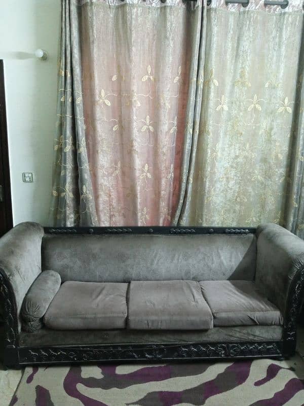 6 seater sofa set +carpet+curtains in 45k 3