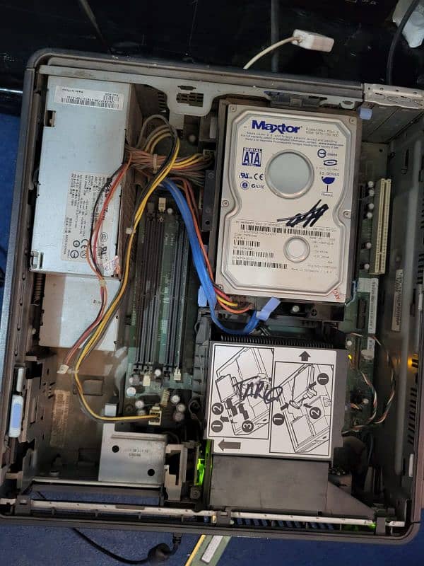 urgent sale all set CPU monitor keyboard mouse 4