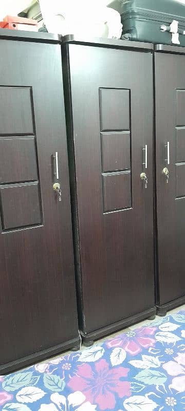 king size bed  dressing tablle and 4 door almari urgent sale 3