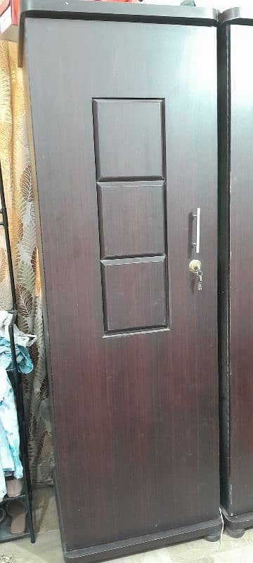 king size bed  dressing tablle and 4 door almari urgent sale 6