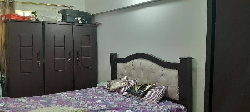 king size bed  dressing tablle and 4 door almari urgent sale 8