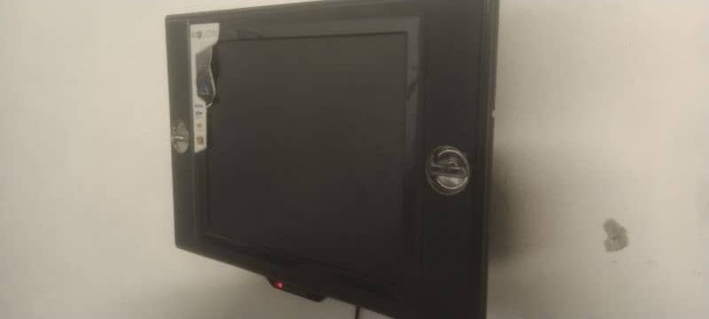 LCD tv 2