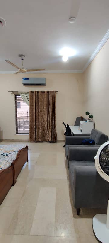 Best opportunity of house for buy with four bedrooms car garage 5 marla available in model town link road 4