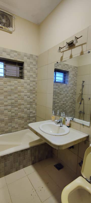 Best opportunity of house for buy with four bedrooms car garage 5 marla available in model town link road 6