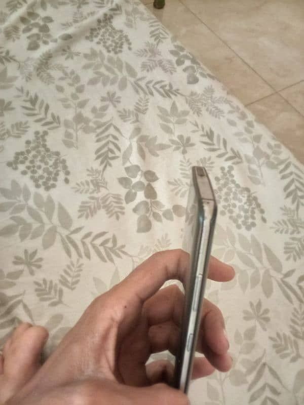 Sharp Aquos zero 2 3