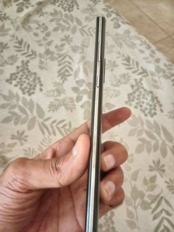 Sharp Aquos zero 2 4
