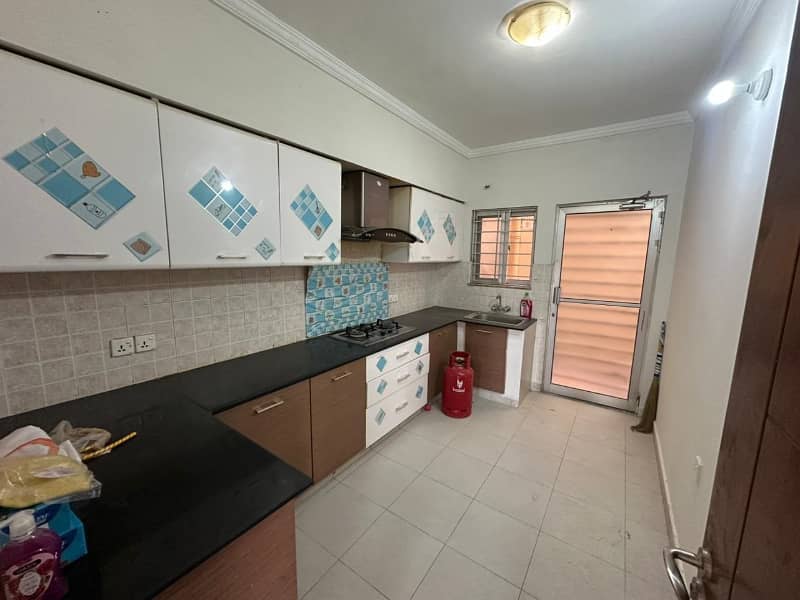 152sq yd 3 Bedrooms Luxury Villa is Available FOR RENT. 8km from Entrance of BTK. 3 Bed DDL 1 Kitchen 12