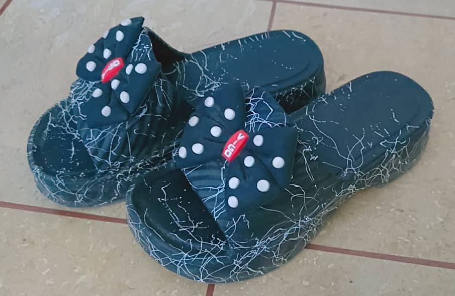 Summer slippers in Mickey Mouse design, in black color. 0