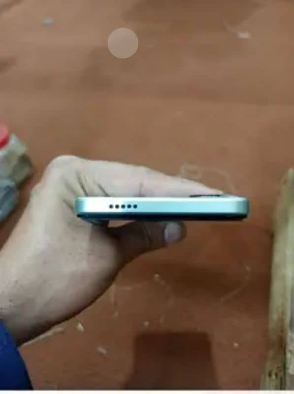 Vivo y18 4+4 128 gb 0