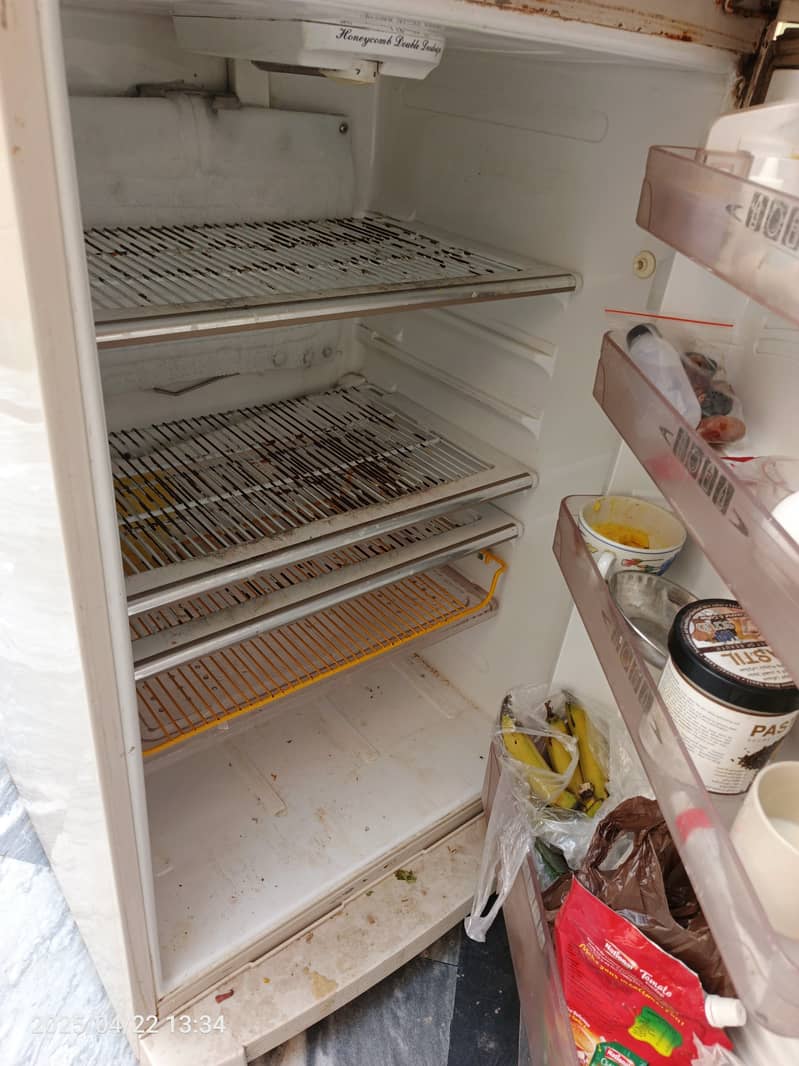 Dawlance refrigerator medium 3