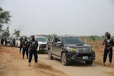 Hilux v8 onxy// Rent a Car Fortuner/ Land Cruiser/ Prado Toyota 1
