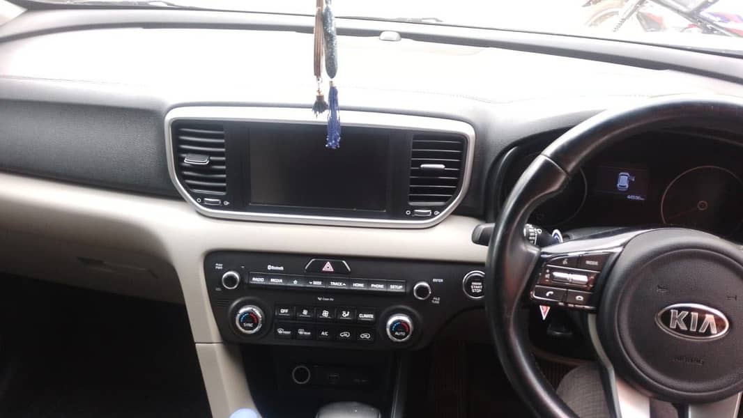 Kia Sportage 2.0 AWD 2021 clear white 1