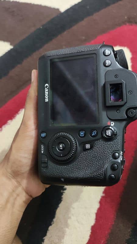 Canon 6D for sale with Box and 50mm 2