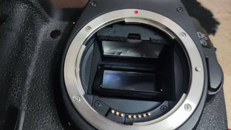 Canon 6D for sale with Box and 50mm 5
