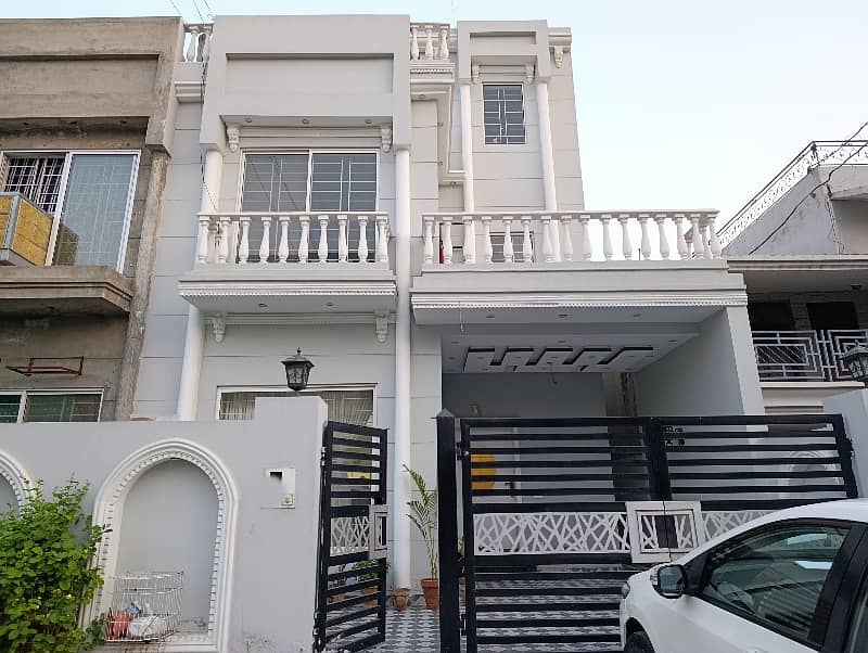 10 Marla Like Brand New House 60 Feet Road For Sale In Punjab Govt Society Phase 1 Pia Road 0