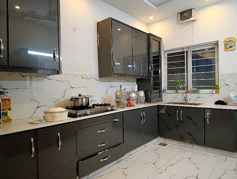10 Marla Like Brand New House 60 Feet Road For Sale In Punjab Govt Society Phase 1 Pia Road 4