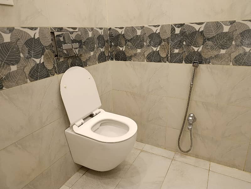 10 Marla Like Brand New House 60 Feet Road For Sale In Punjab Govt Society Phase 1 Pia Road 9