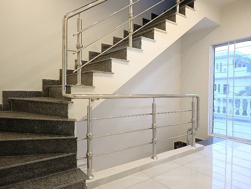 10 Marla Like Brand New House 60 Feet Road For Sale In Punjab Govt Society Phase 1 Pia Road 18
