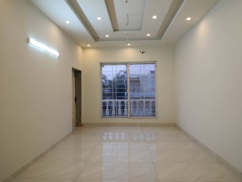 10 Marla Like Brand New House 60 Feet Road For Sale In Punjab Govt Society Phase 1 Pia Road 19