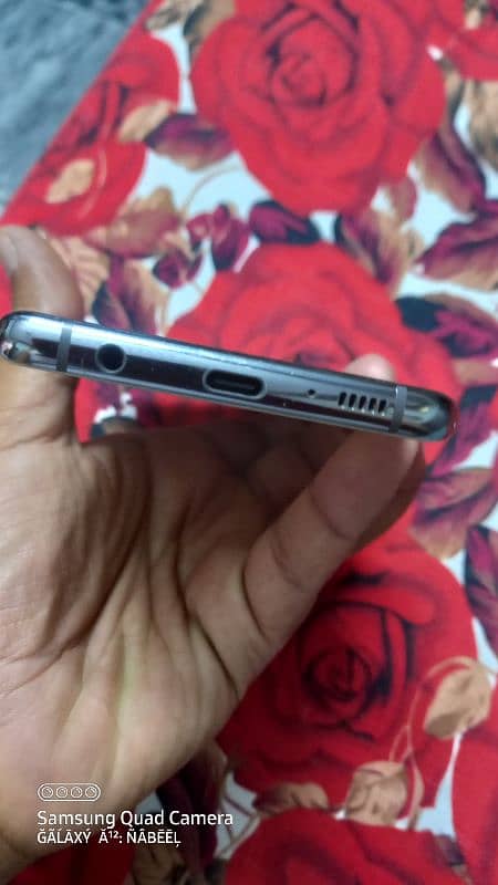 Samsung galaxy S10+ 4