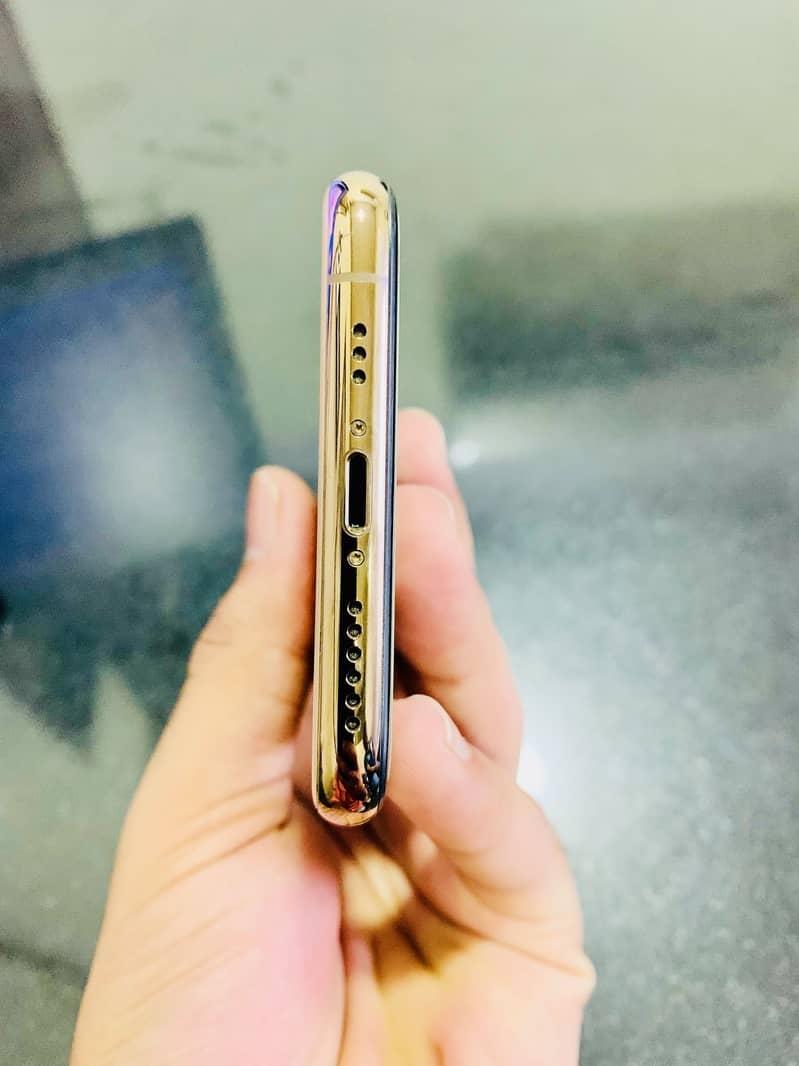 iPhone XS 256GB Gold PTA Approved(Jv) 9
