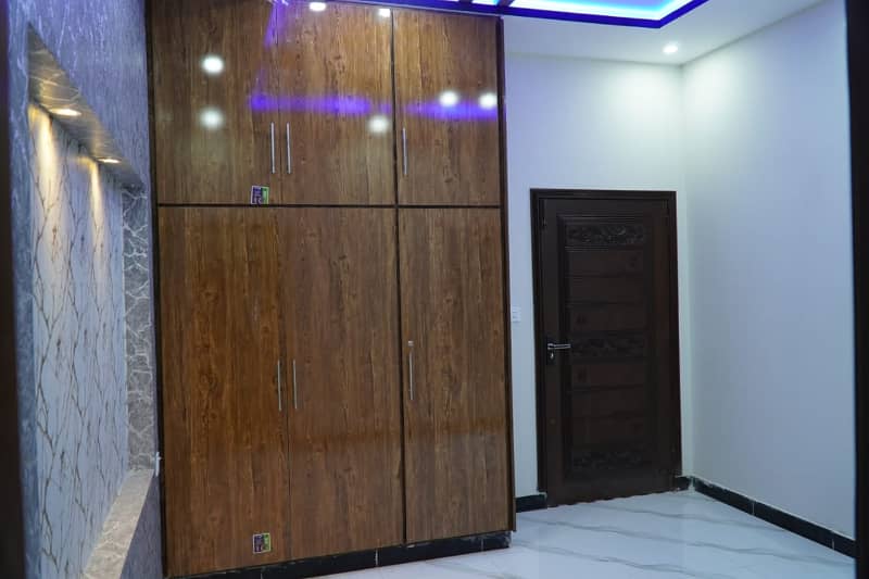 10 Marla New House Facing Park For Rent In Bismillah 0
