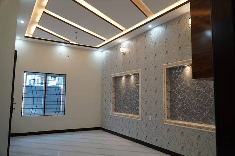 10 Marla New House Facing Park For Rent In Bismillah 4
