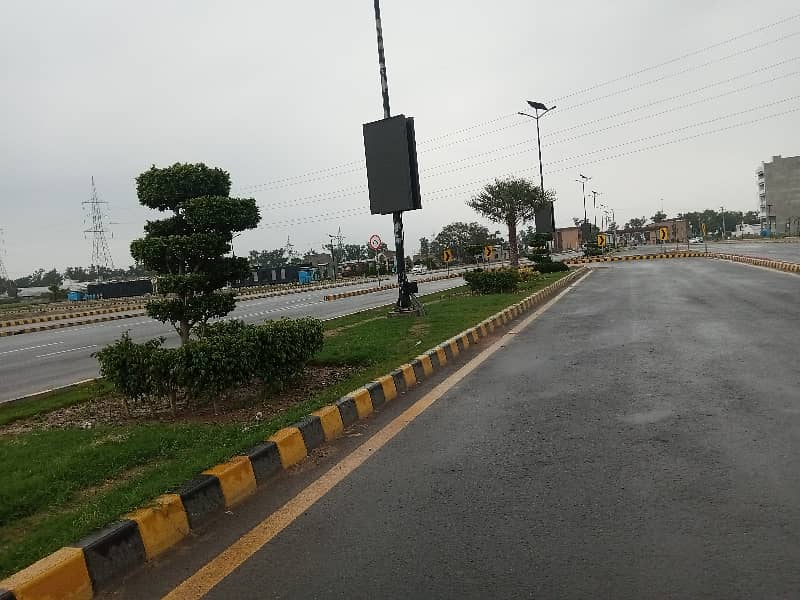 Corner DHA Sector G - Block 1 Residential Plot Sized 10 Marla 7