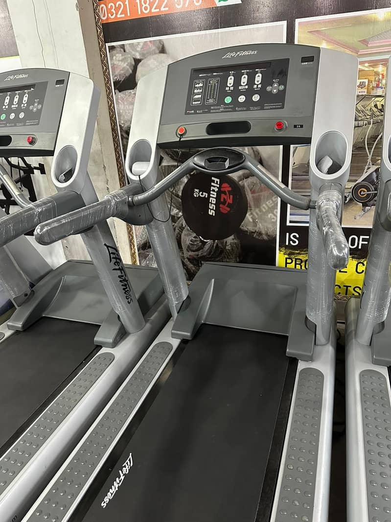 Lifefitness USA Brand Commercial Treadmill || Life Fitness 95Ti 13