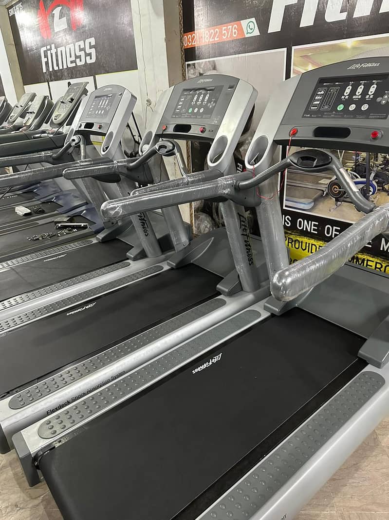 Lifefitness USA Brand Commercial Treadmill || Life Fitness 95Ti 16