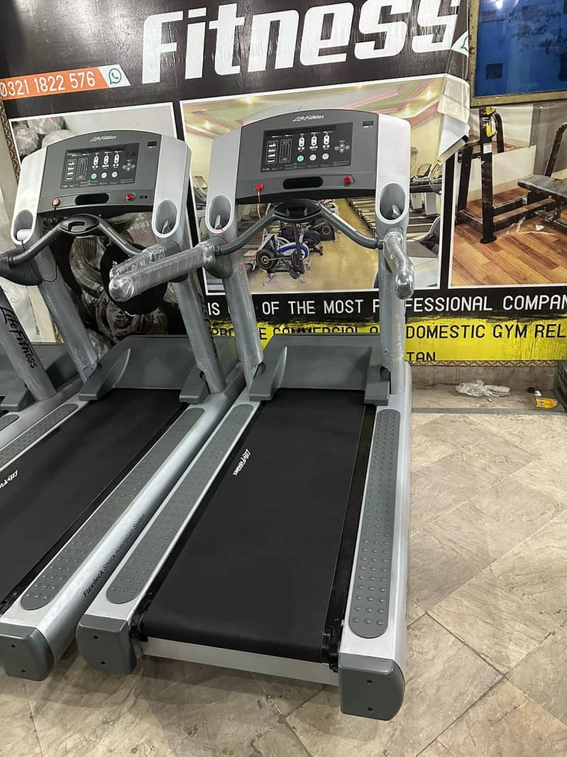 Lifefitness USA Brand Commercial Treadmill || Life Fitness 95Ti 19
