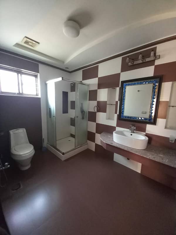 1KANAL NEWLY FULLY FURNISHED UPPER PORTION (LOWER PORTION LOCK ) IN DHA PHASE 5 1