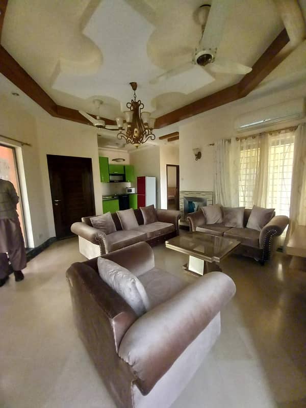 1KANAL NEWLY FULLY FURNISHED UPPER PORTION (LOWER PORTION LOCK ) IN DHA PHASE 5 4