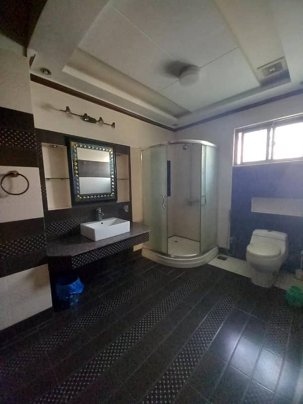 1KANAL NEWLY FULLY FURNISHED UPPER PORTION (LOWER PORTION LOCK ) IN DHA PHASE 5 8