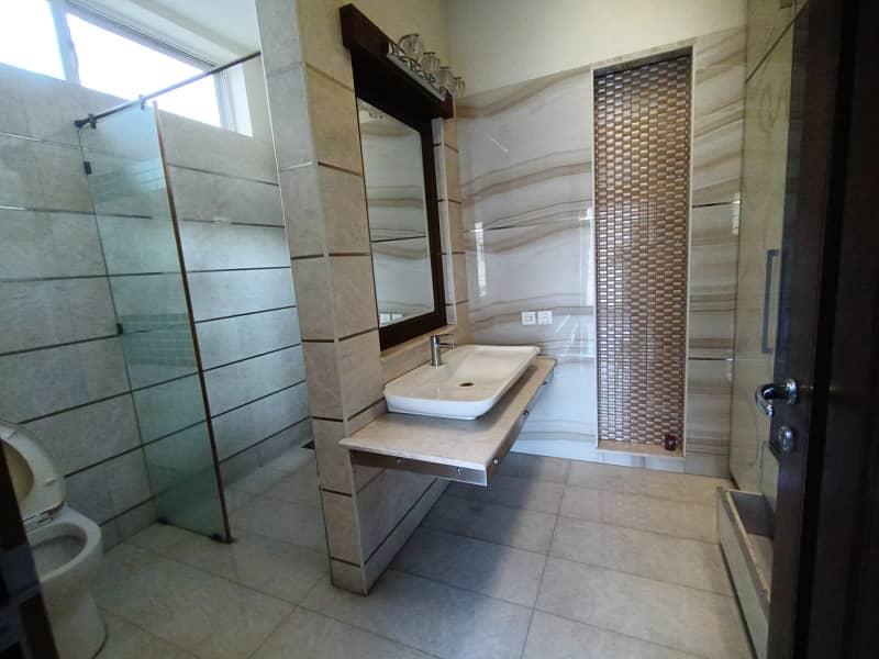 1KANAL NEWLY UPPER PORTION( LOWER PORTION LOCK )DHA PHASE 6 4